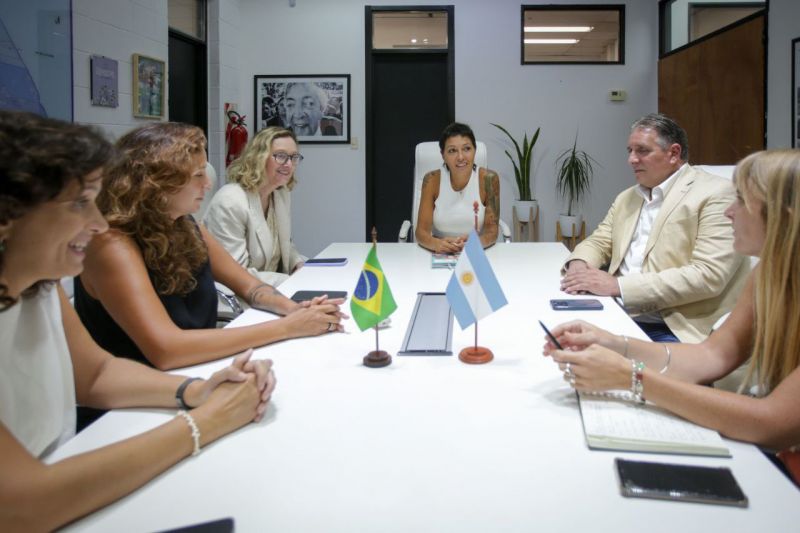 Candidata a Intendenta de Porto Alegre visitó la Municipalidad 