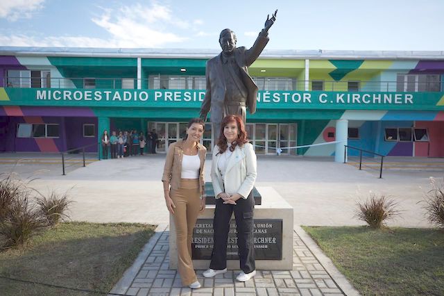 Cristina Kirchner y Mayra Mendoza inauguraron el “Microestadio Presidente Néstor Kirchner” 