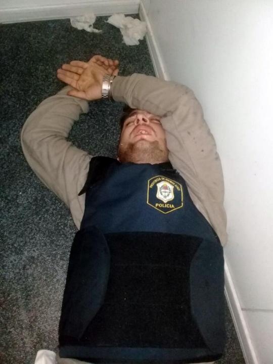 Quisieron asaltar a policías: un ladrón y un efectivo terminaron heridos